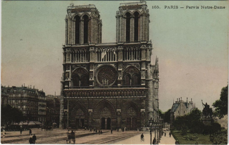 Carte postale ancienne Paris 4e Parvis Notre-Dame à Paris 4e