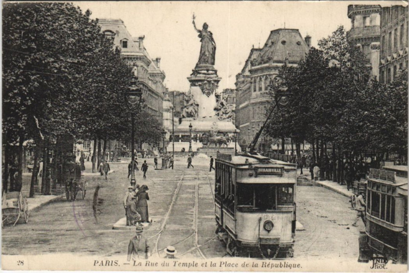 Carte postale ancienne Paris 3e Rue du Temple Place de la Republique à Paris 3e