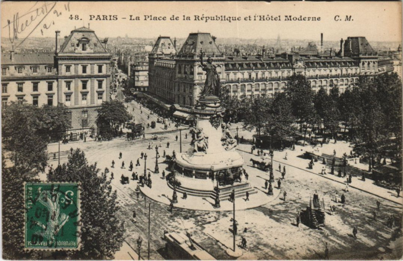 Carte postale ancienne Paris 4e Place de la Republique à Paris 4e