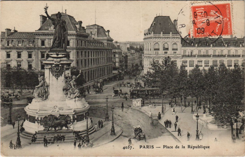 Carte postale ancienne Paris 4e Place de la Republique à Paris 4e