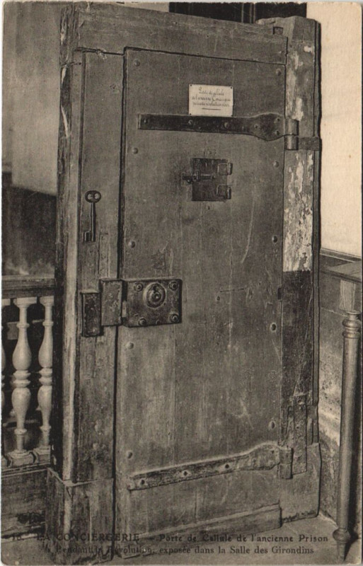 Carte postale ancienne Paris 4e La Conciergerie Porte de Cellule à Paris 4e