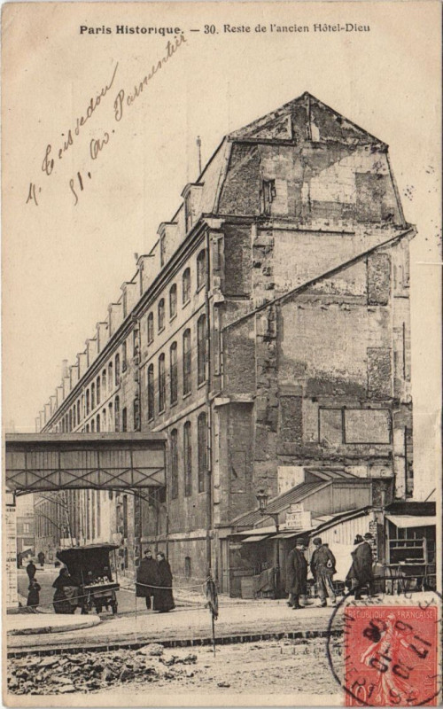 Carte postale ancienne Paris 4e reste de l'ancien Hotel-Dieu à Paris 4e