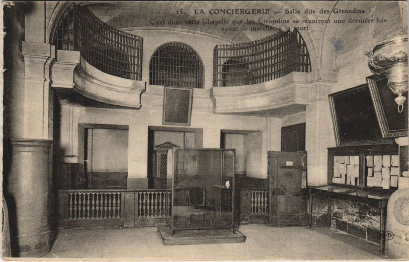 Carte postale ancienne Paris 4e La Conciergerie Salle dite des Girondins à Paris 4e