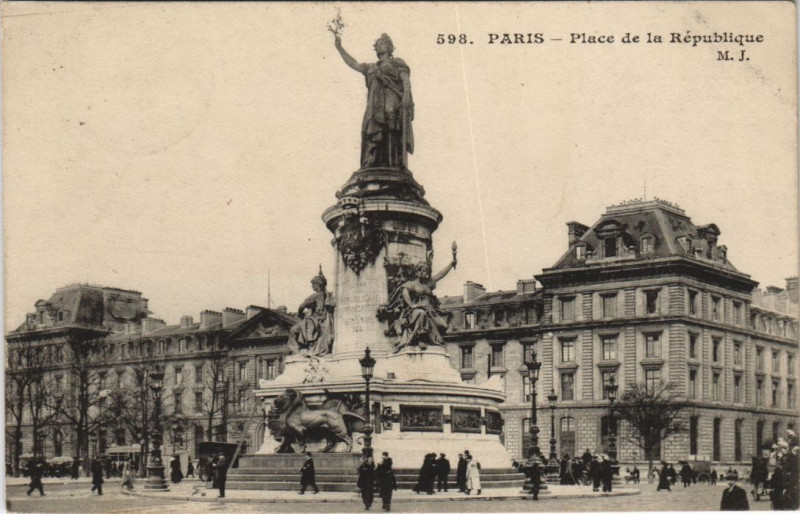 Carte postale ancienne Paris 4e Place de la Republique à Paris 4e