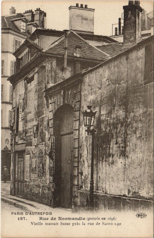 Carte postale ancienne Paris 3e Rue de Normandie vieille maison à Paris 3e
