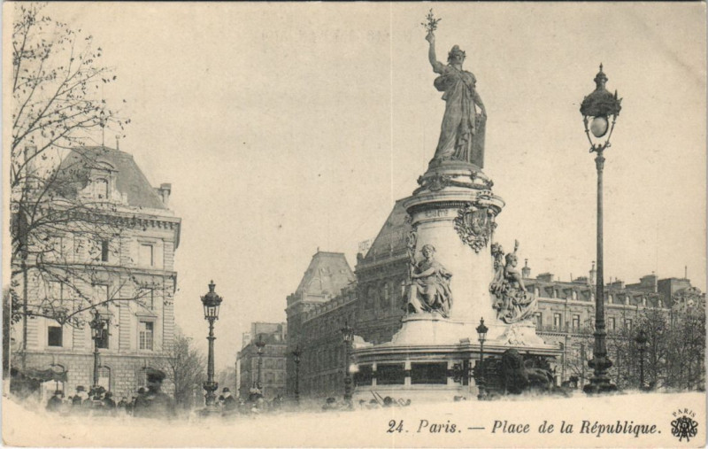 Carte postale ancienne Paris 3e Place de la Republique à Paris 3e