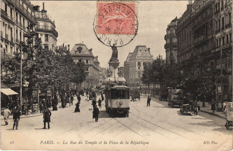 Carte postale ancienne Paris 3e Rue du Temple Place de la Republique à Paris 3e