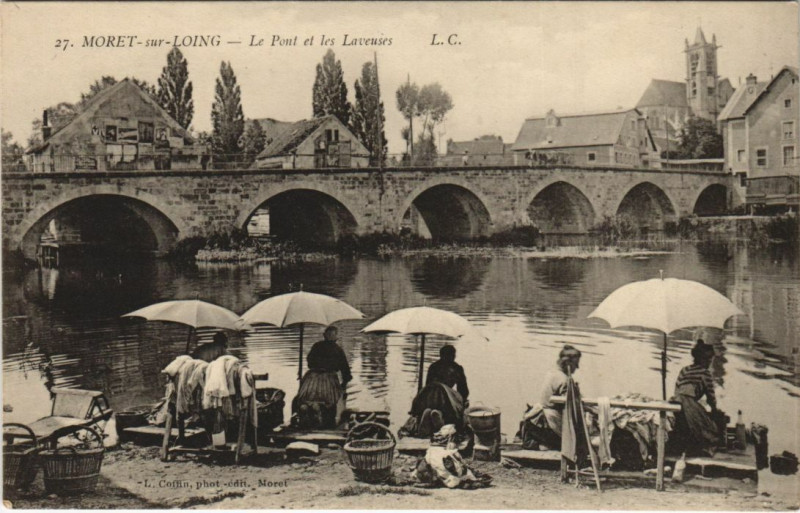 Carte postale ancienne Moret-Sur-Loing le pont et les laveuses