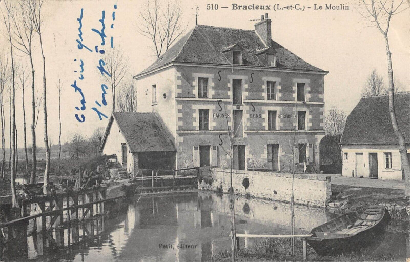Carte postale ancienne Bracieux Le Moulin à Bracieux