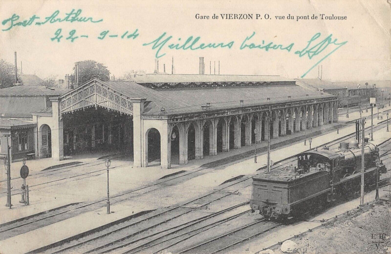 Carte postale ancienne Gare De Vierzon Vue Du Pont De Toulouse à Vierzon