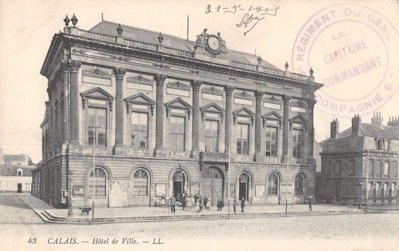 Carte postale ancienne Calais Hotel De Ville à Calais