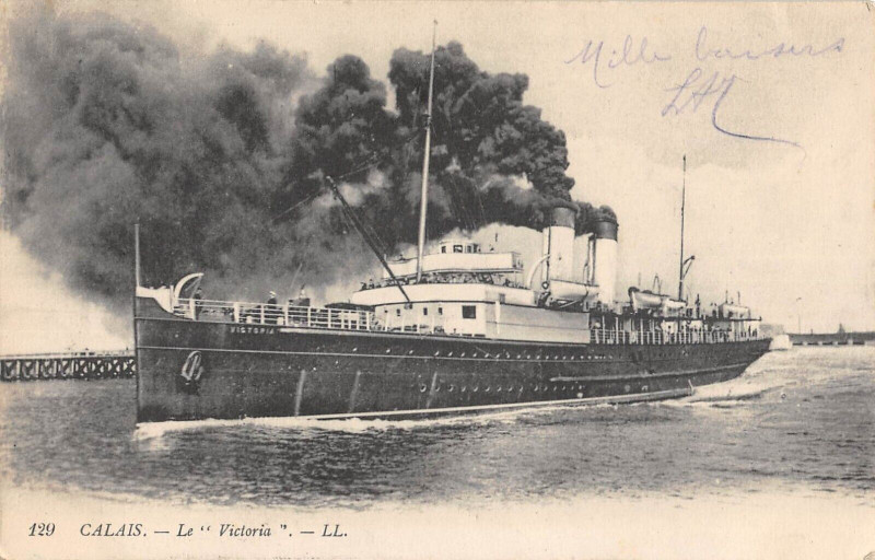 Carte postale ancienne Calais Le Victoria - Paquebot à Calais