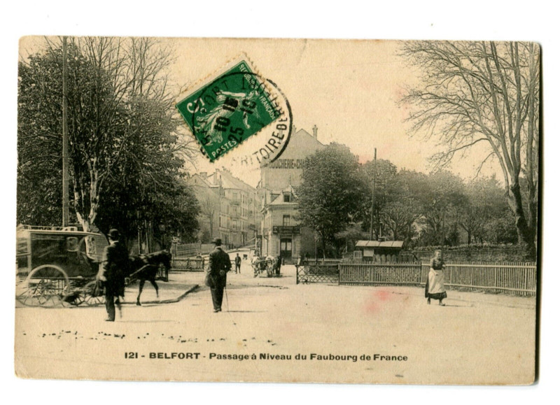 Carte postale ancienne Territoire-de-Belfort Belfort Passage à Niveau Faubourg de France animé à Belfort