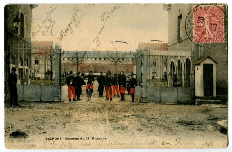 Carte postale ancienne Territoire-de-Belfort Belfort Caserne 11ème Dragons animé à Belfort