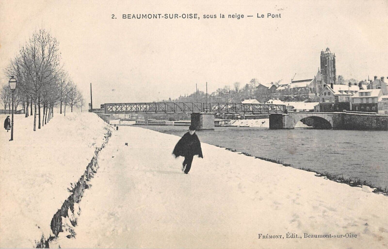 Carte postale ancienne Beaumont Sur Oise Sous La Neige Le Pont à Beaumont-sur-Oise