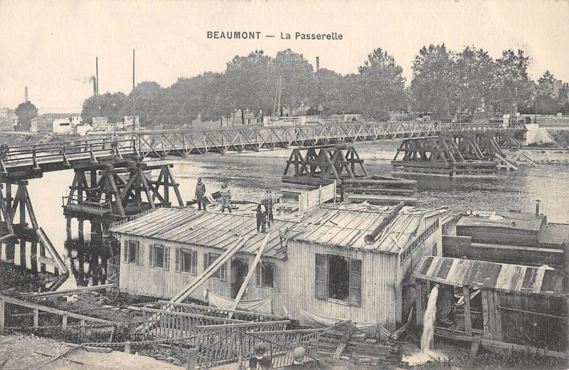 Carte postale ancienne Beaumont La Passerelle