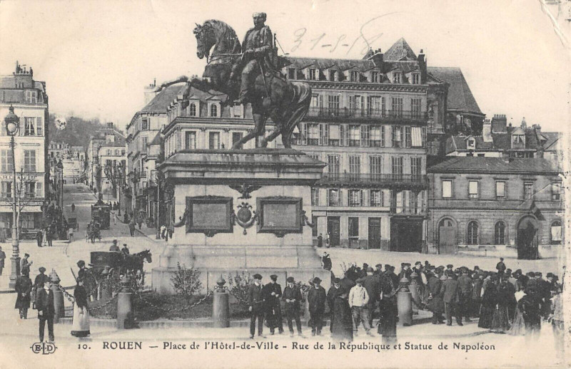 Carte postale ancienne Rouen Place De L'Hotel De Ville Rue De La Republique à Rouen