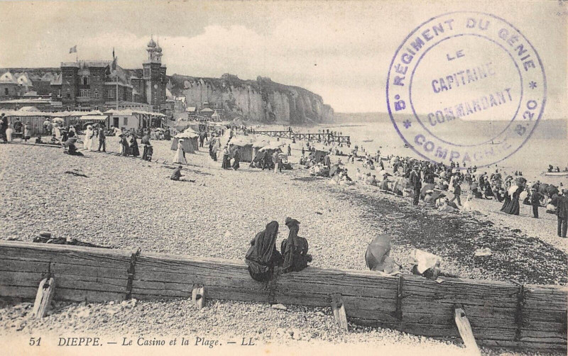 Carte postale ancienne Dieppe Le Casino Et La Plage à Dieppe