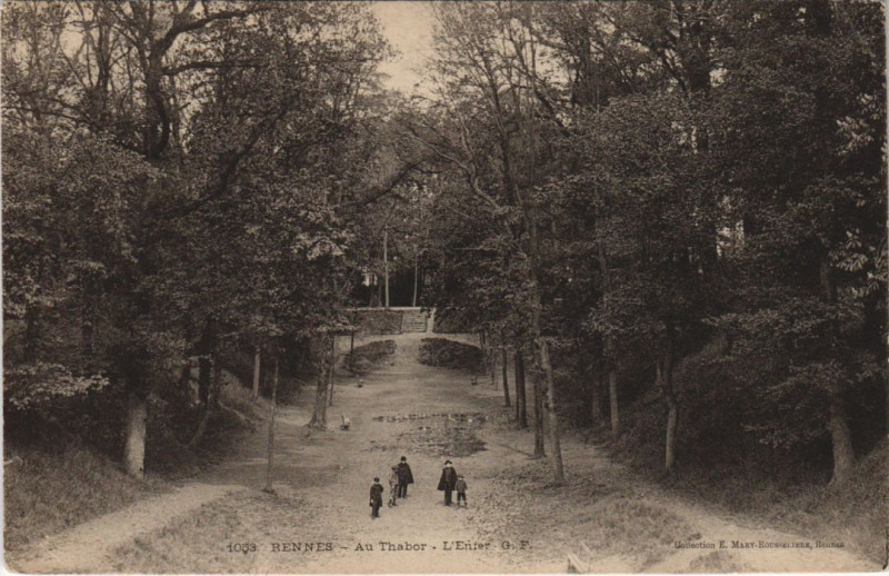 Carte postale ancienne Rennes Au Thabor - L'Enfer à Rennes