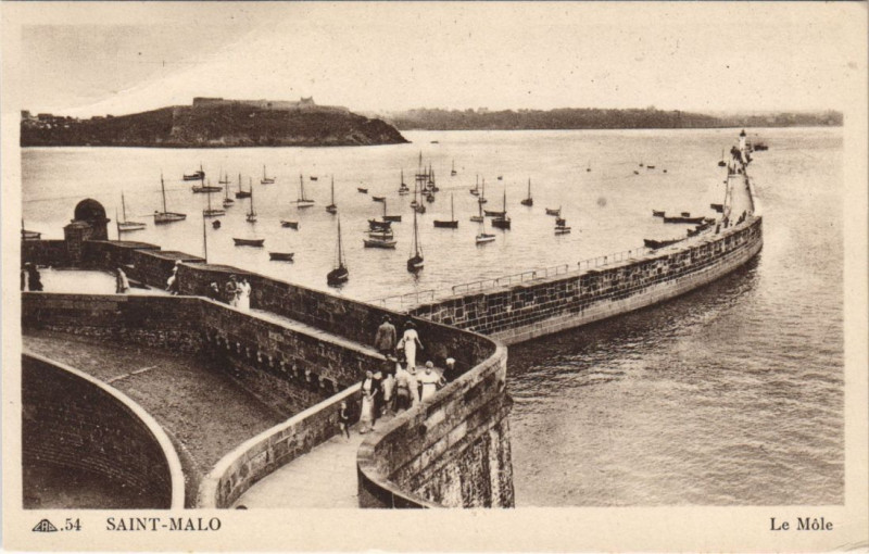 Carte postale ancienne Saint-Malo Le Mole à Saint-Malo