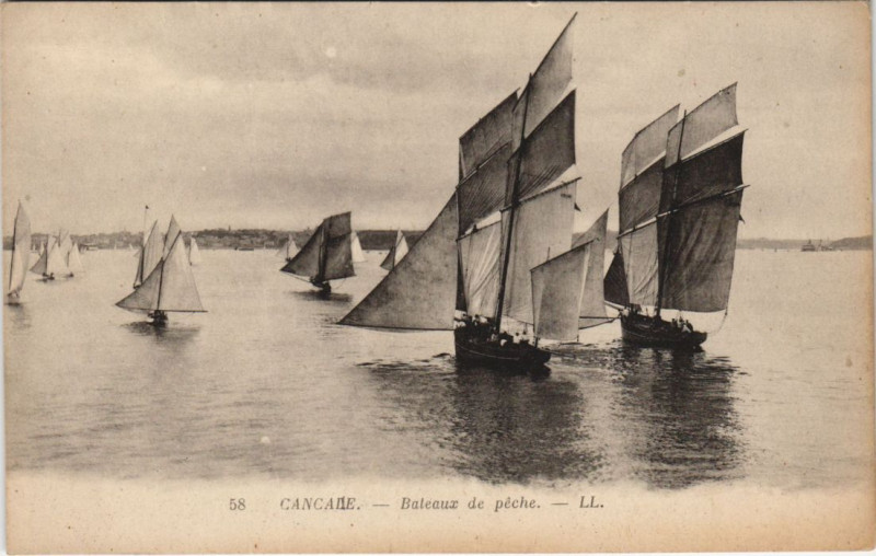 Carte postale ancienne Cancale Bateaux de Peche à Cancale
