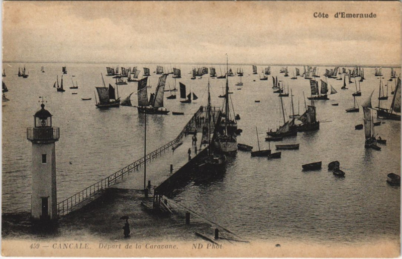 Carte postale ancienne Cancale Depart de la Caravane à Cancale