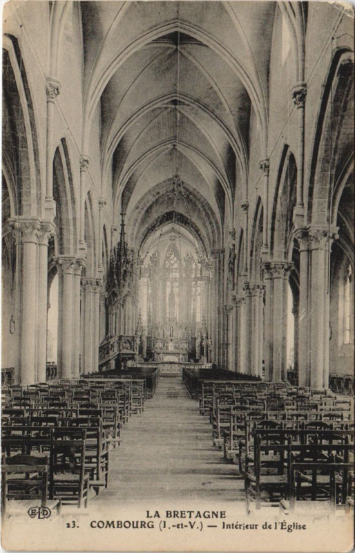 Carte postale ancienne Combourg Interieur de l'Eglise à Combourg