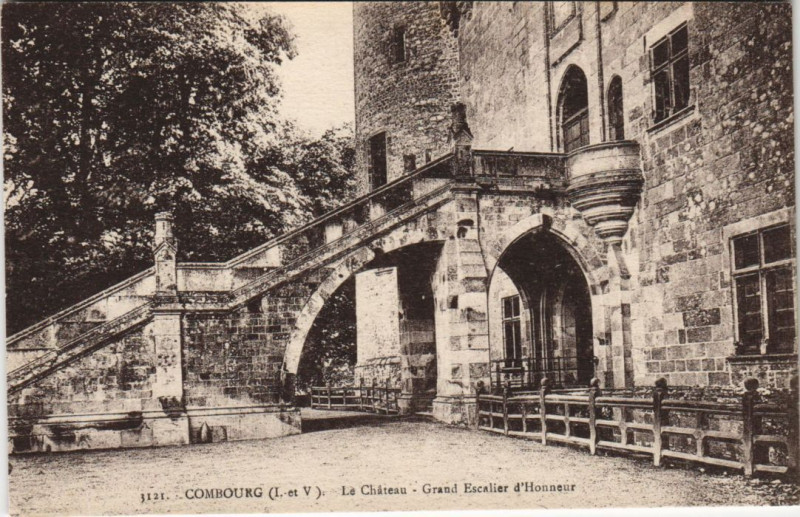 Carte postale ancienne Combourg Le Chateau - Grand Escalier d'Honneur à Combourg