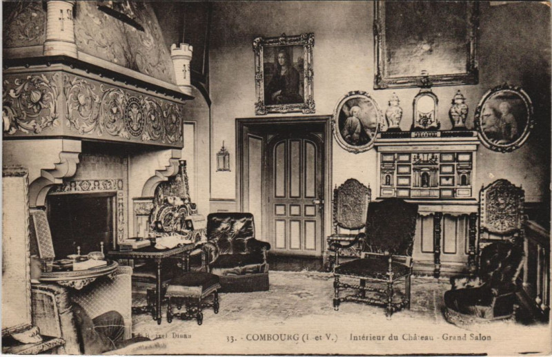 Carte postale ancienne Combourg Interieur du Chateau - Grand salon à Combourg