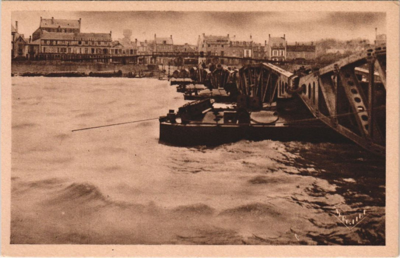 Carte postale ancienne Arromanches Port de la Liberation