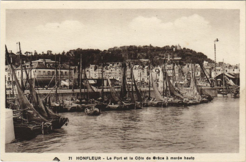 Carte postale ancienne Honfleur Le Port et la Cote de Grace à Honfleur