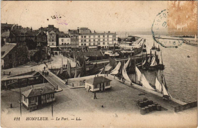 Carte postale ancienne Honfleur Le Port à Honfleur