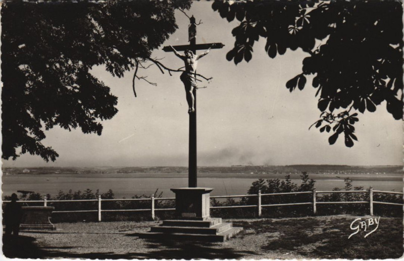 Carte postale ancienne Honfleur Le Calvaire et l'entree de la Seine à Honfleur