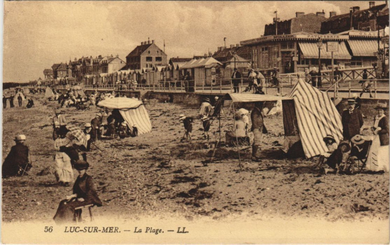 Carte postale ancienne Luc sur Mer La Plage à Luc-sur-Mer