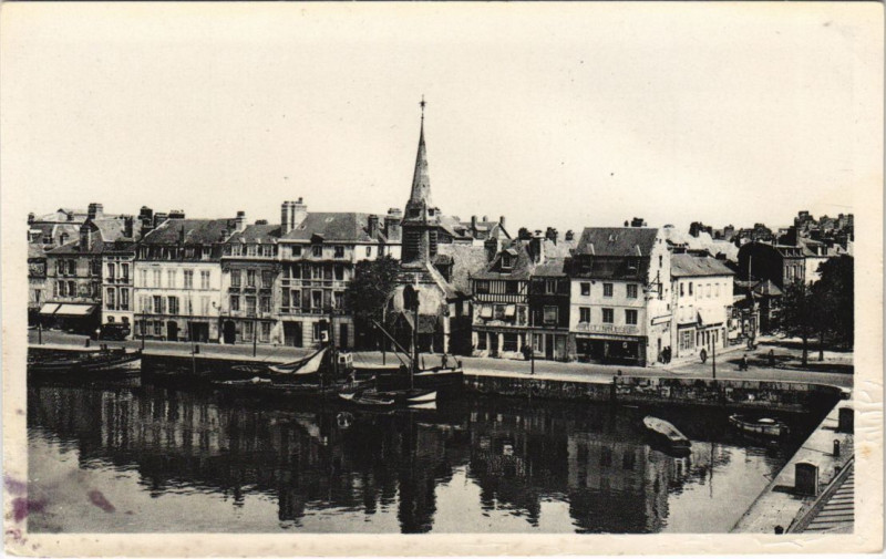 Carte postale ancienne Honfleur Quai Saint-Etienne à Honfleur