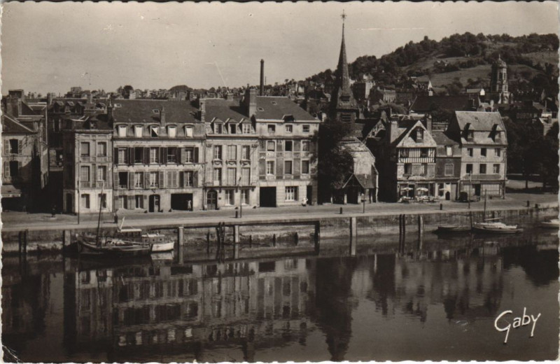 Carte postale ancienne Honfleur Quai Saint-Etienne à Honfleur