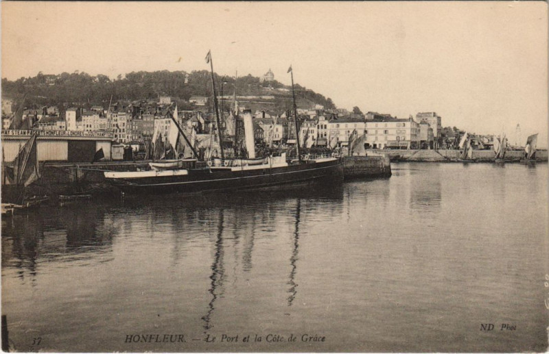 Carte postale ancienne Honfleur Le Port et la Cote de Grace à Honfleur