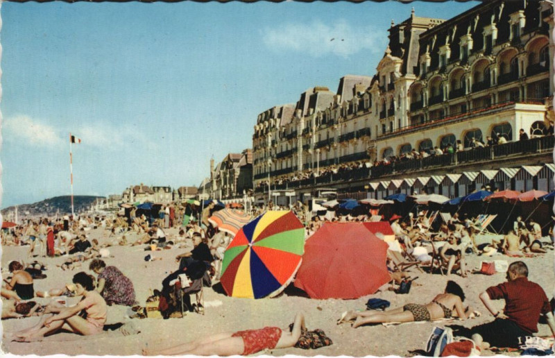 Carte postale ancienne Cabourg La Plage a Maree basse à Cabourg