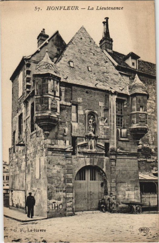 Carte postale ancienne Honfleur La Lieutenance à Honfleur