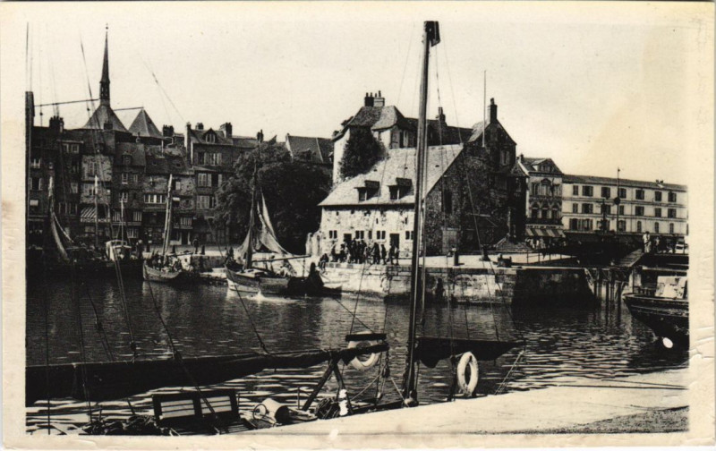 Carte postale ancienne Honfleur Un coin du vieux Bassin à Honfleur