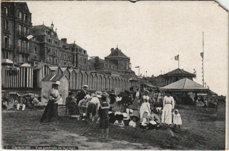 Carte postale ancienne Cabourg vue generale de la Plage à Cabourg
