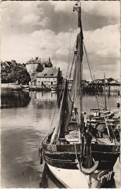Carte postale ancienne Honfleur le vieux Bassin et la Lieutenance à Honfleur