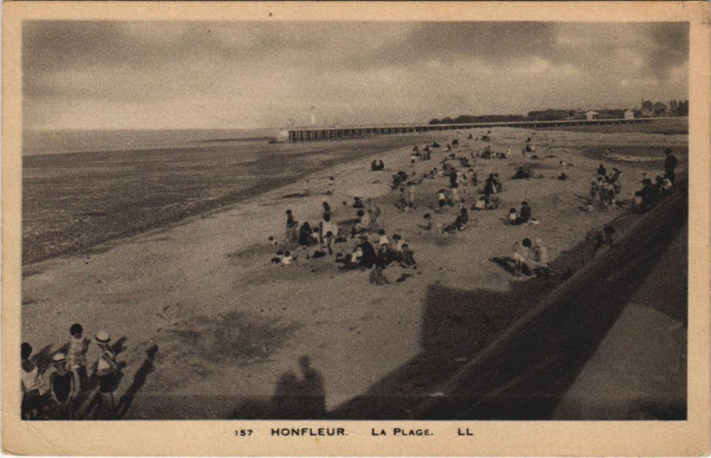 Carte postale ancienne Honfleur La Plage à Honfleur
