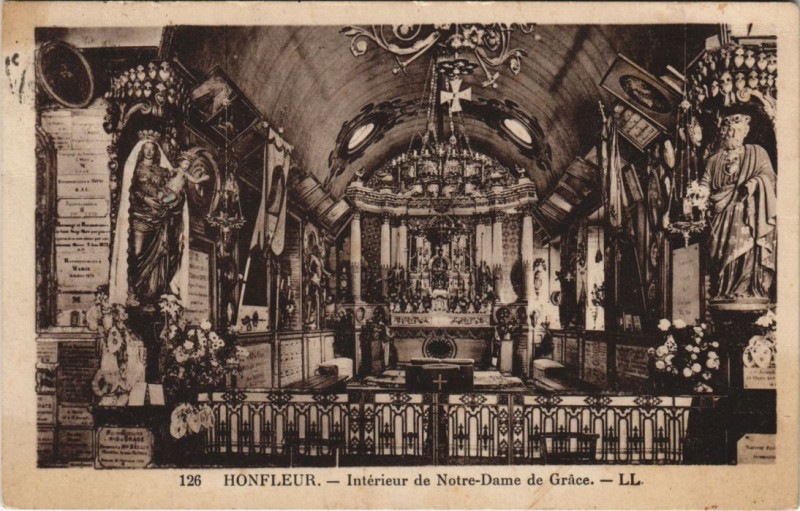 Carte postale ancienne Honfleur Interieur de Notre Dame de Grace à Honfleur