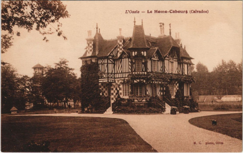 Carte postale ancienne Cabourg Le Home à Cabourg