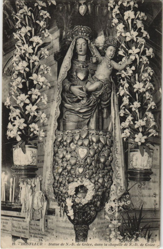 Carte postale ancienne Honfleur Statue de Notre Dame de Grace à Honfleur