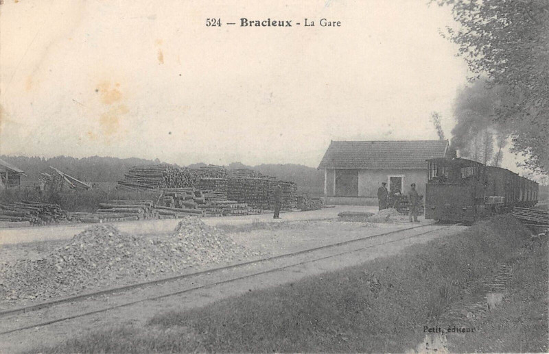 Carte postale ancienne Bracieux La Gare - Train à Bracieux