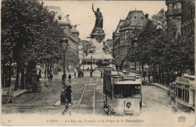 Carte postale ancienne Paris 3e Rue du Temple Place de la Republique à Paris 3e