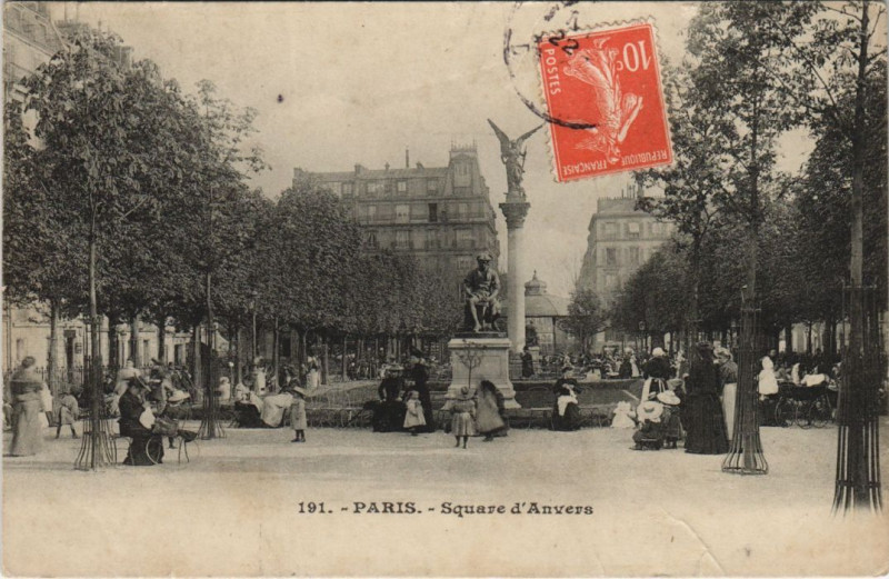 Carte postale ancienne Paris 9e Square d'Anvers à Paris 9e