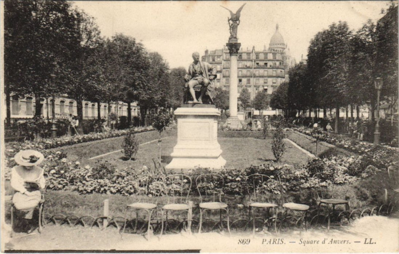 Carte postale ancienne Paris 9e Square d'Anvers à Paris 9e